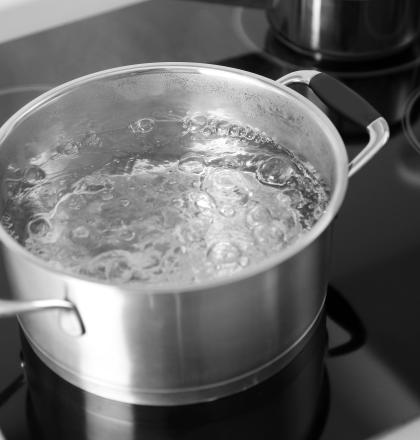 Kokend water in een pan