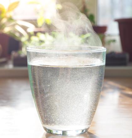 Kokend water in een glas