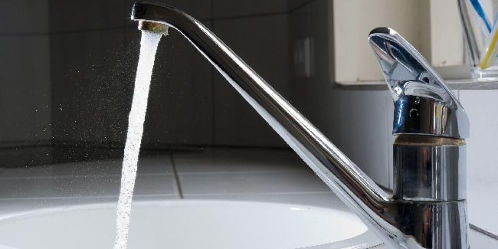 Stromende kraan_afgekocht